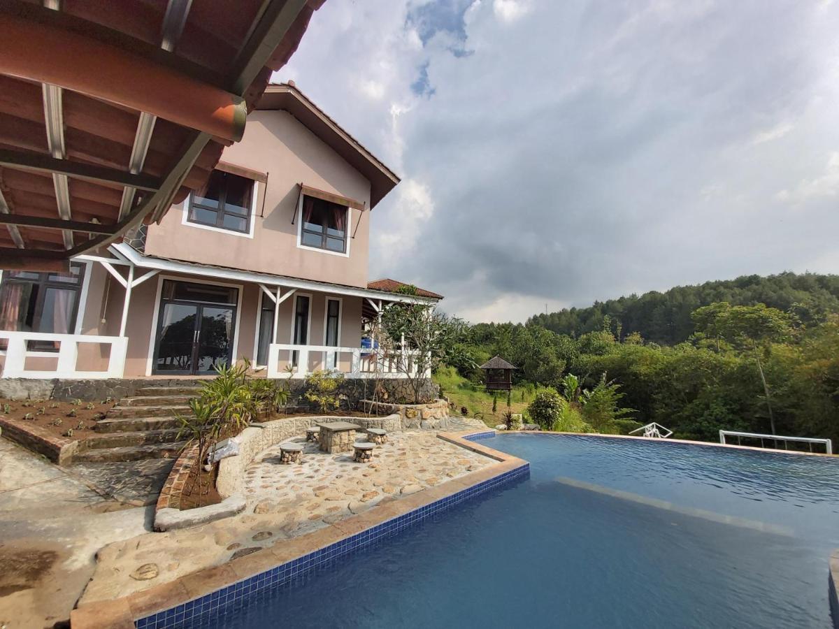 Degung Hillside Hotel Bogor Exterior foto